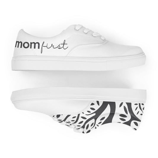 Women’s lace-up canvas shoes